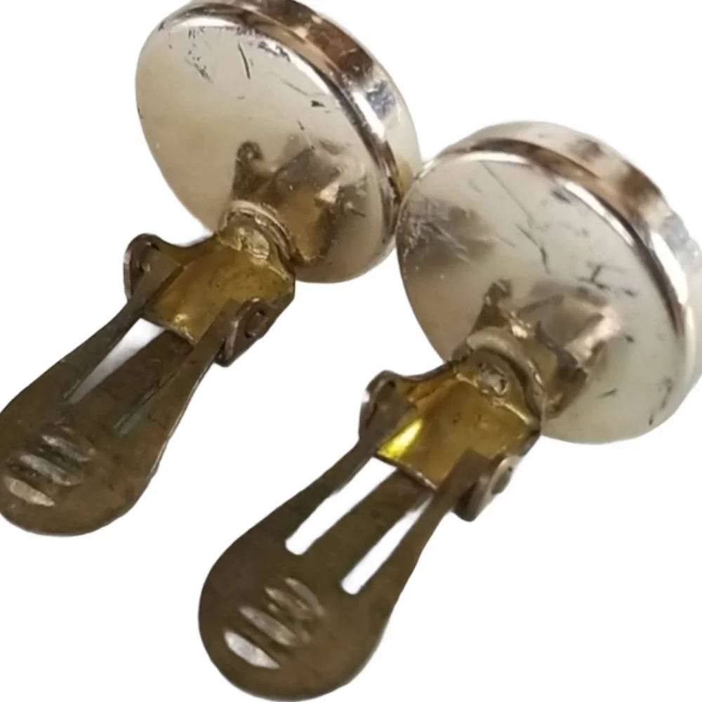 Vintage 1970s Earth Tone Inlaid Clip Earrings Gold Tone - Picture 5 of 16